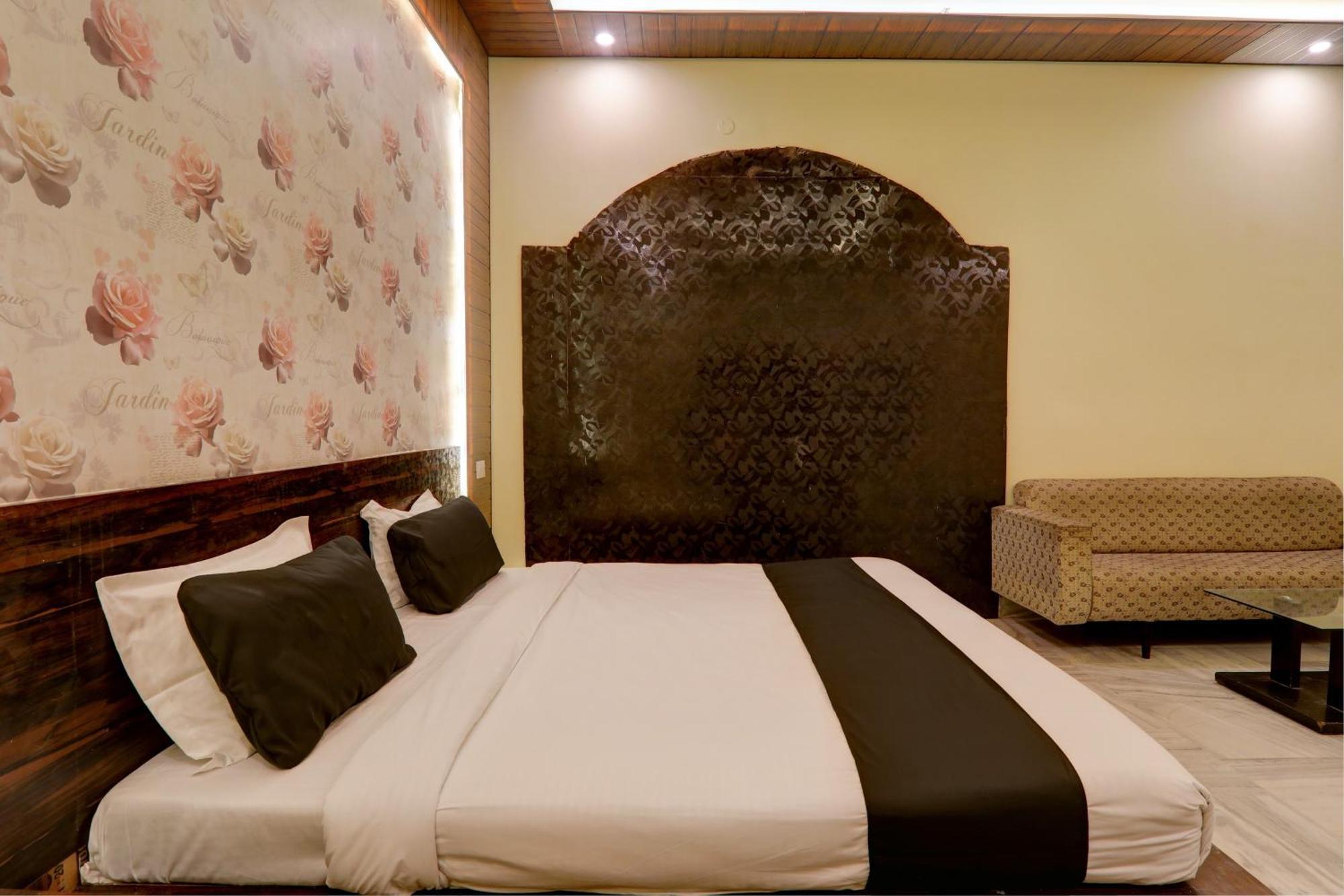 Hotel O Flagship Adbhut Moment Hotel Varanasi Ngoại thất bức ảnh
